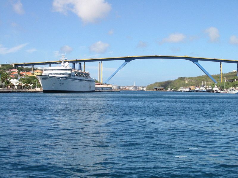 Queen Juliana Bridge, 50 meters high!