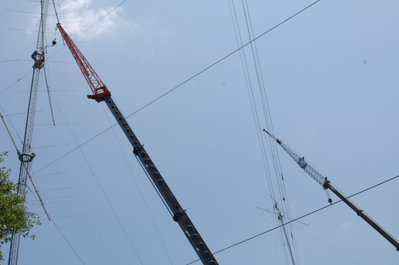 Don, K4ZA on the 10-stack removing the damaged 8 ele OWA at 105' while John, W2GD, readies the  7ele OWA  at 185...